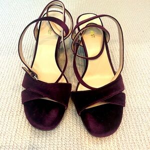 Nine West Velvet Wedge Sandal with ankle straps Size 10M